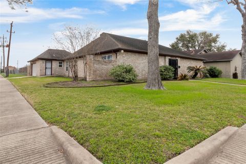 Photo of 10930 Bob White Drive, Houston, TX 77096 (MLS # 20306361)