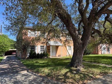 Multifamily For Sale - 8711 Ilona Lane<br/> Harris County, Houston, TX 77025