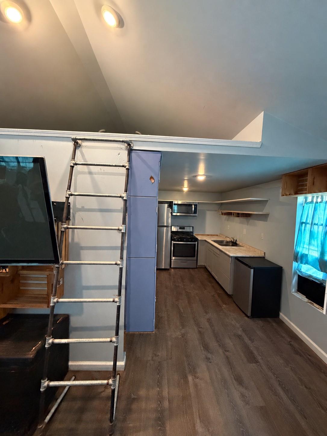 818 E 40th Street