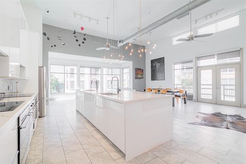 Photo of 1901 Post Oak Boulevard #4102, Houston, TX 77056 (MLS # 29899322)