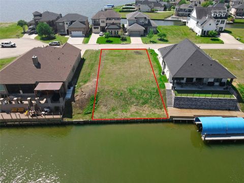 Photo of 12546 St Louis Court, Willis, TX 77318 (MLS # 53575713)