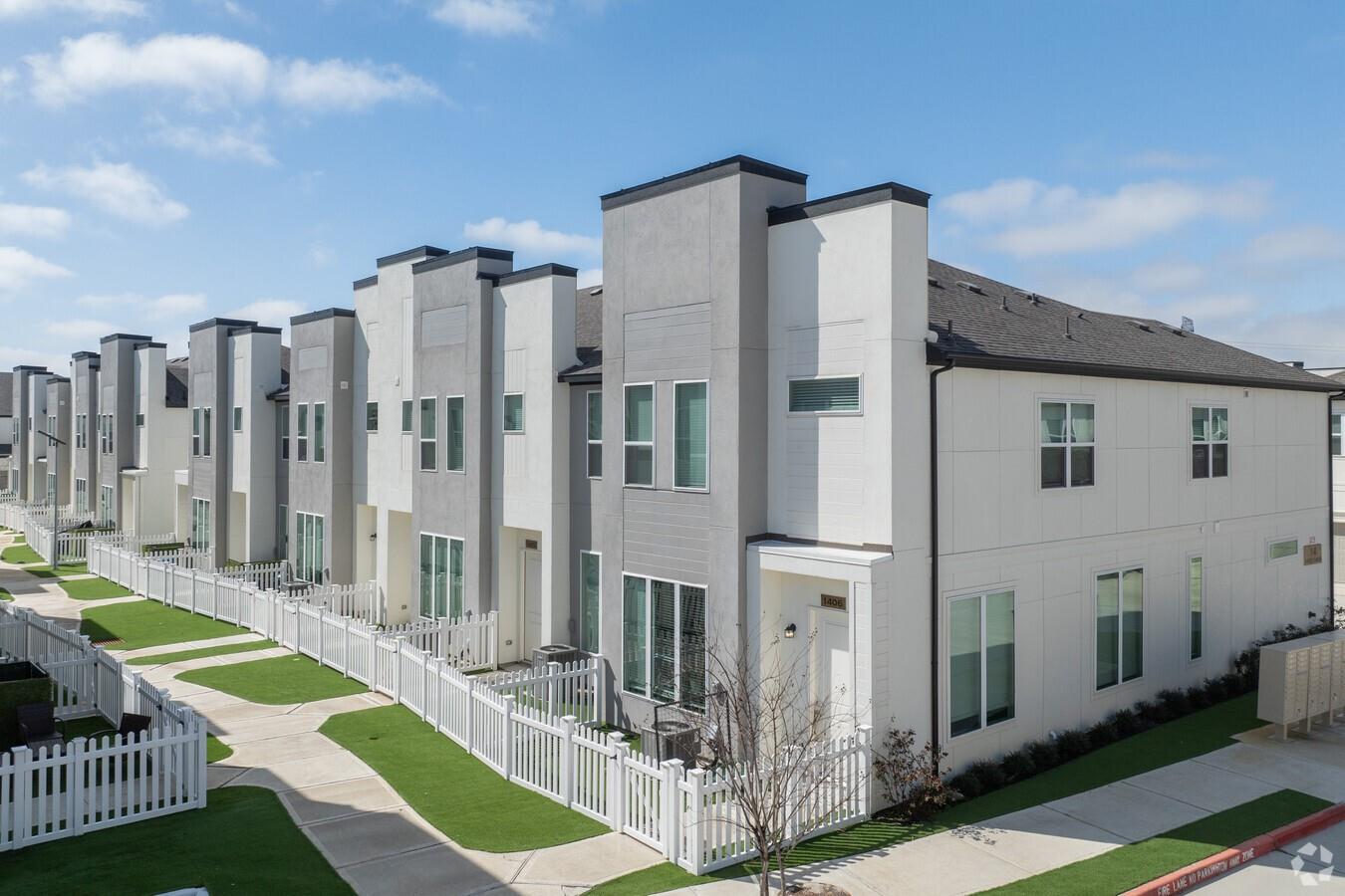 21455 Merchant's Way 103