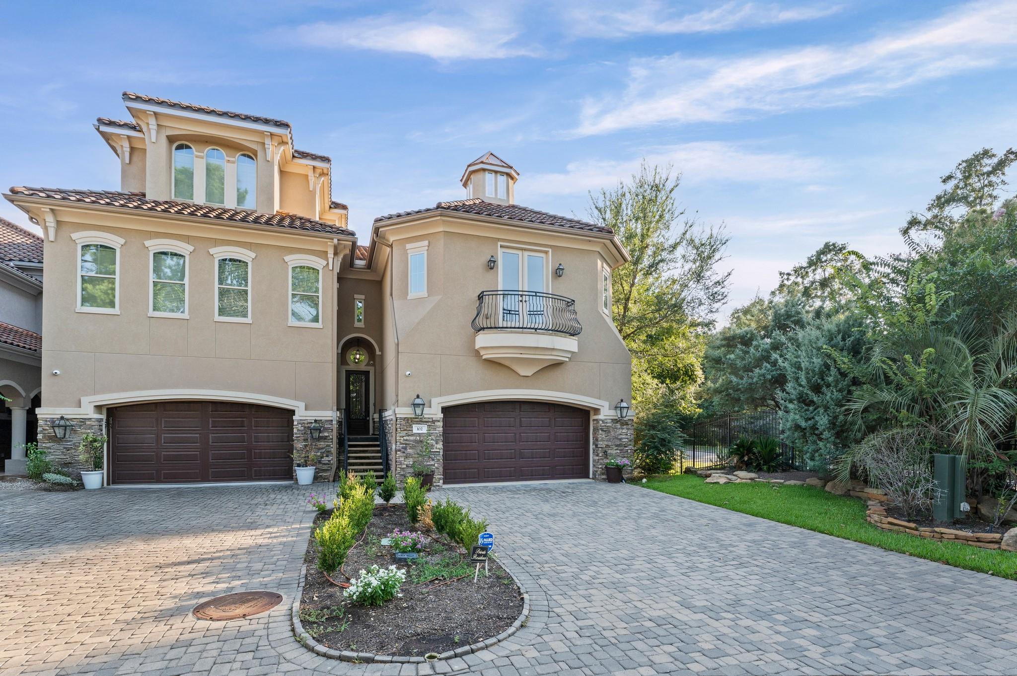 102 La Vie Drive