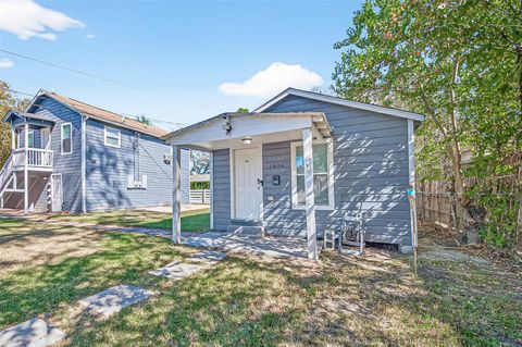 Photo of 1401 5th Street, Rosenberg, TX 77471 (MLS # 85475512)