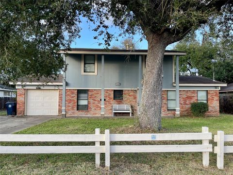 Photo of 300 Hargett Street, Clute, TX 77531 (MLS # 58001954)