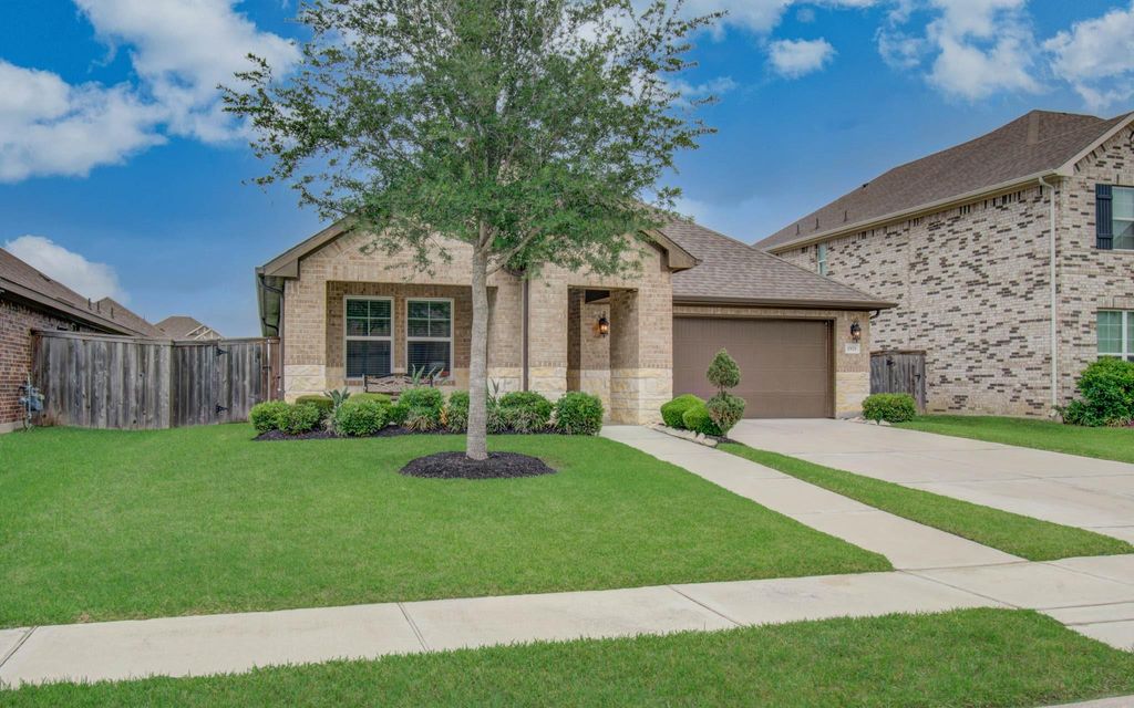 Photo of 1971 Highland Meadows Drive, Pearland, TX 77089 (MLS # 60082705)