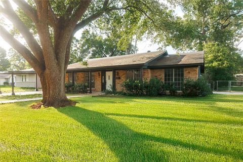 Homes For Sale - 4640 Fieldwood Lane<br/> Jefferson County, Beaumont, TX 77706