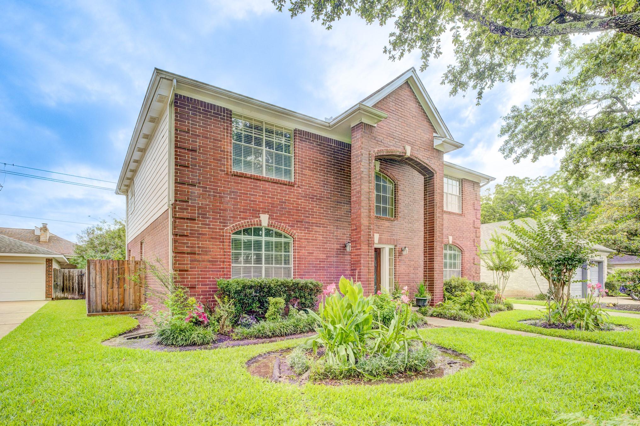 2810 Plantation Wood Lane