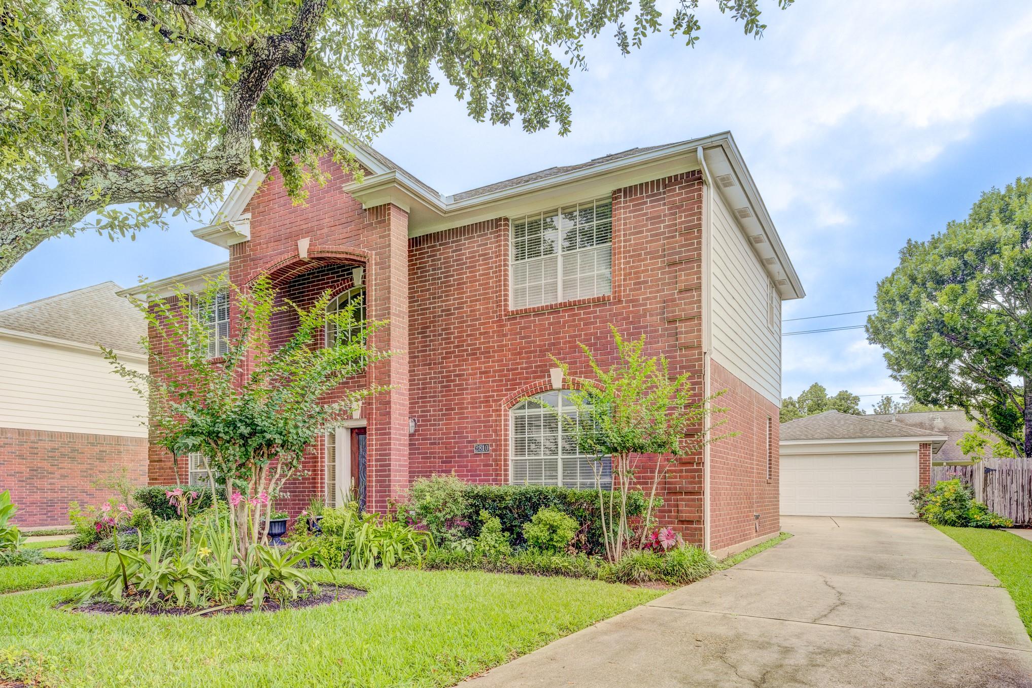 2810 Plantation Wood Lane