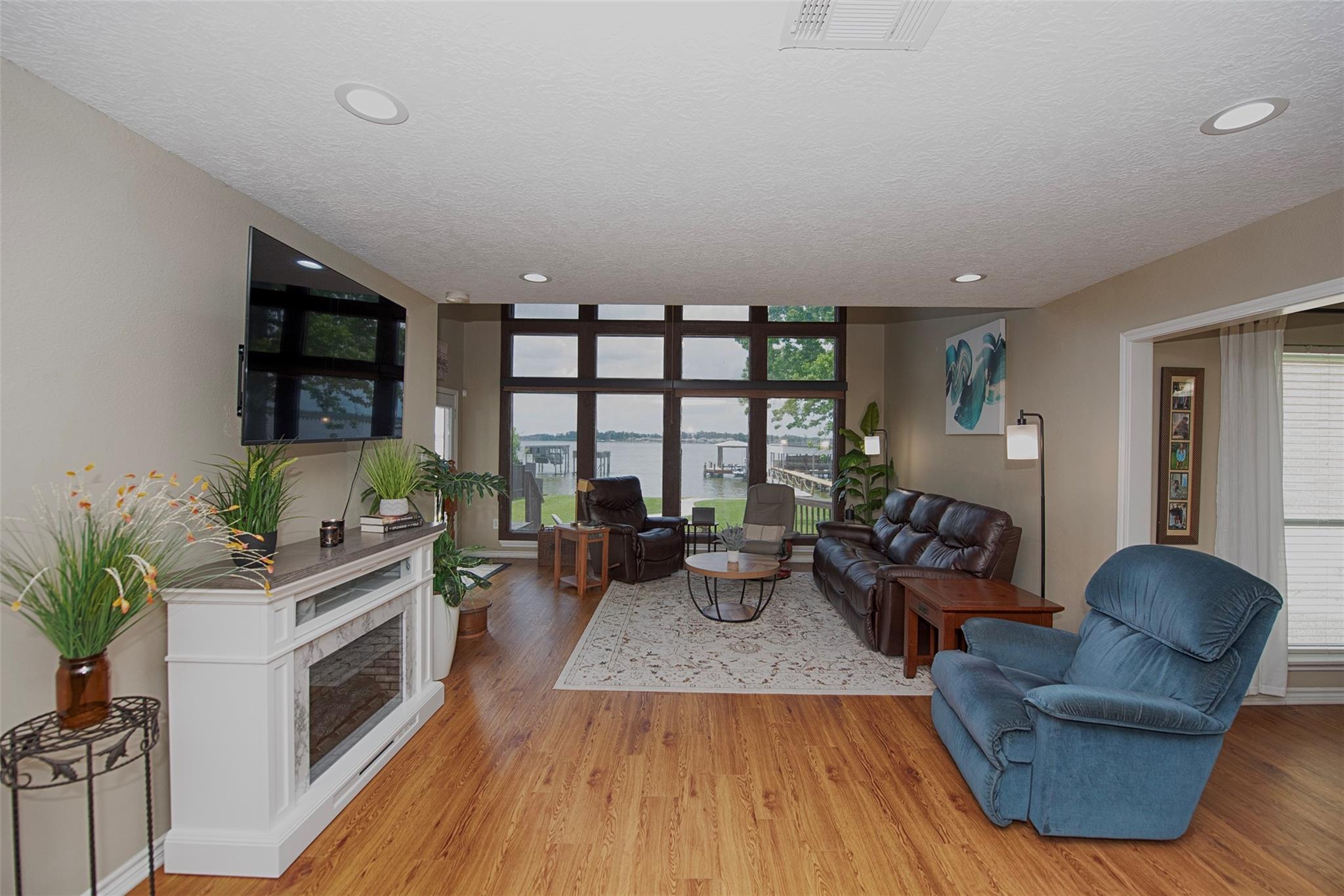 21103 Flaming Arrow Trail