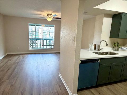 1516 Bay Area Boulevard G6 Houston TX 77058