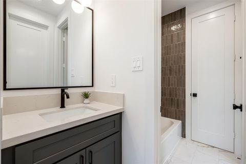 Tiny photo for 5709 Feagan Street, Houston, TX 77007 (MLS # 97394428)