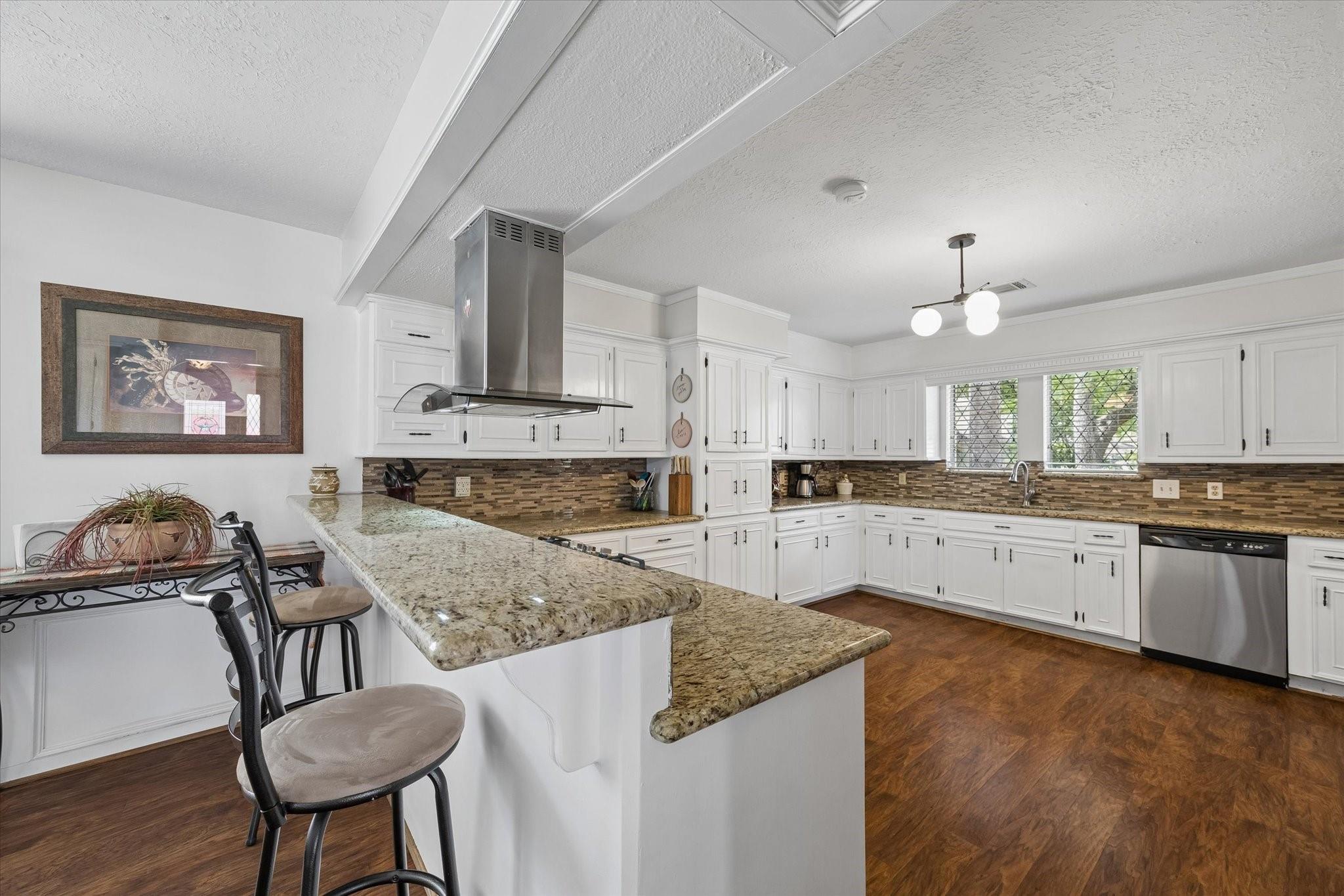 5327 Lacreek Lane