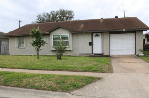 Photo of 2421 Pine, Galveston, TX 77551 (MLS # 28958938)
