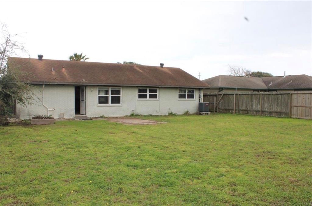 Photo of 2421 Pine, Galveston, TX 77551 (MLS # 28958938)