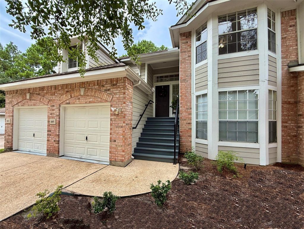Photo of 105 S Spiral Vine Circle, The Woodlands, TX 77381 (MLS # 39843477)