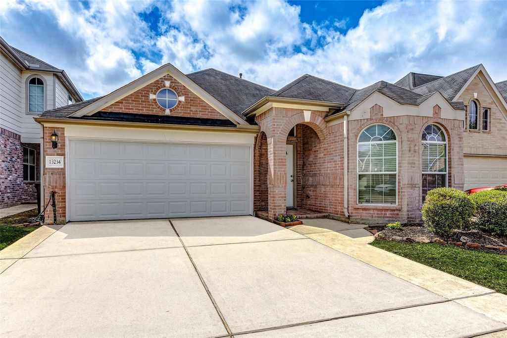 Photo of 13234 Gardnerville Street St, Houston, TX 77034 (MLS # 81916578)