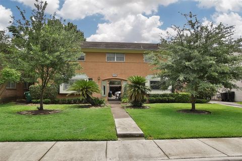Photo of 8723 Ilona LN #3, Houston, TX 77025 (MLS # 48428381)