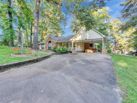 Photo of 185 Lake Drive, Onalaska, TX 77360 (MLS # 17146103)