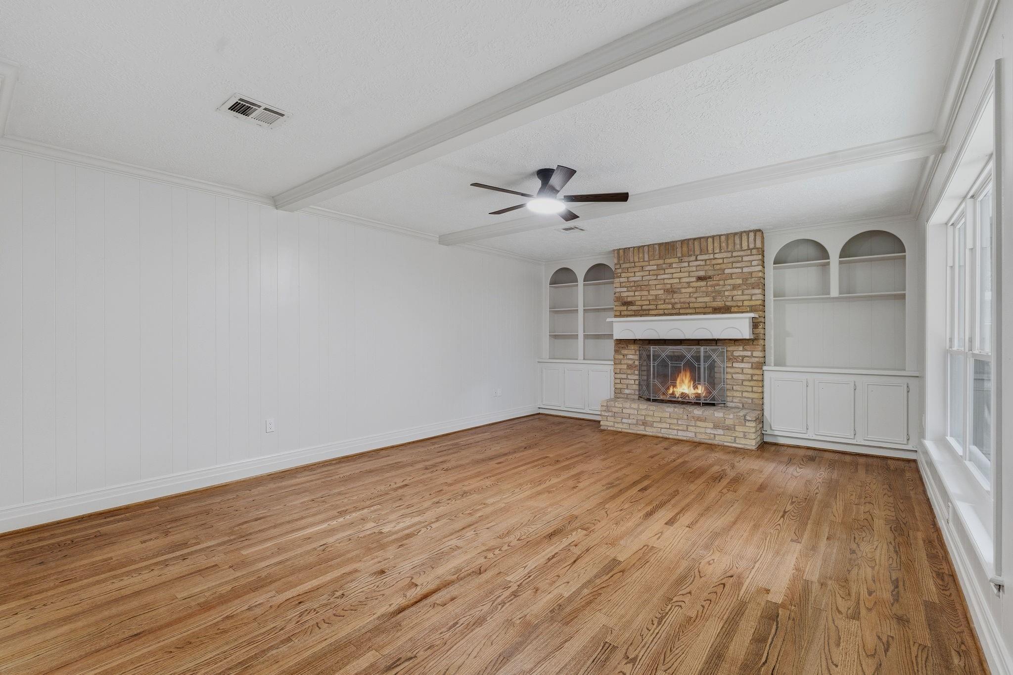 8122 Oak Moss Drive