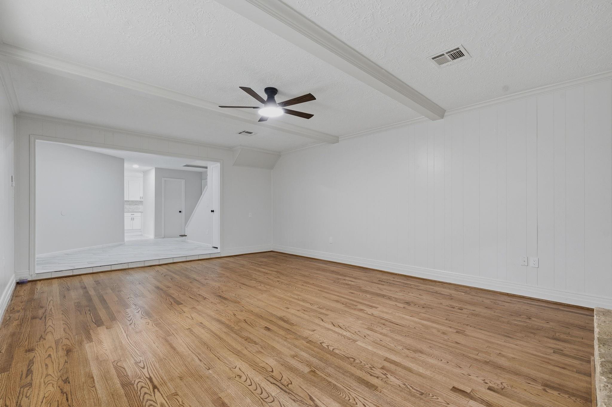 8122 Oak Moss Drive