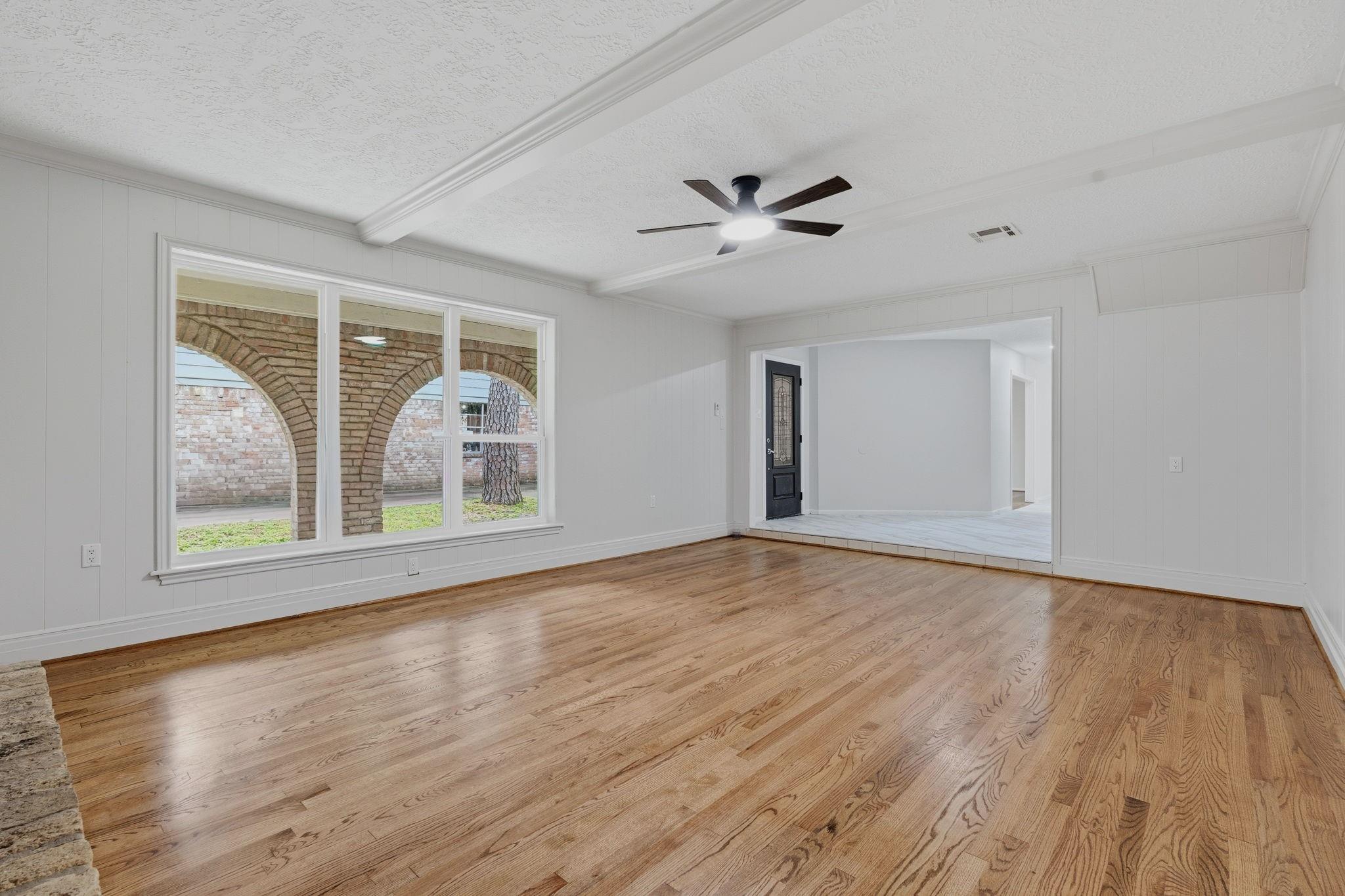 8122 Oak Moss Drive