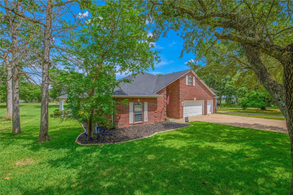 Photo of 7 Hickory Ridge Lane, Normangee, TX 77871 (MLS # 49280141)