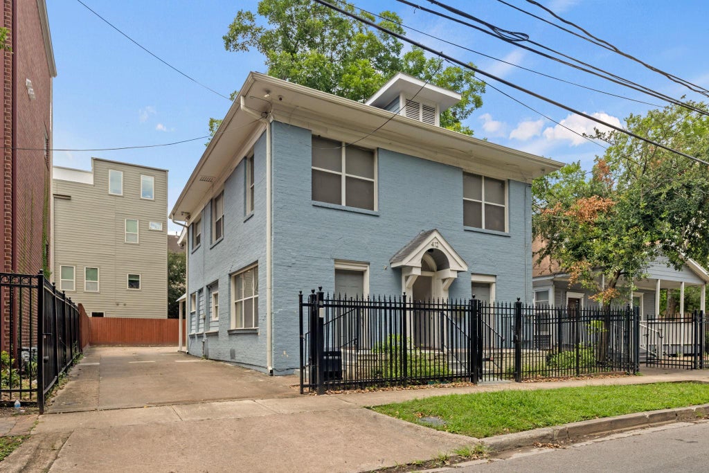 Photo of 412 Drew St ST #3, Houston, TX 77006 (MLS # 82931432)