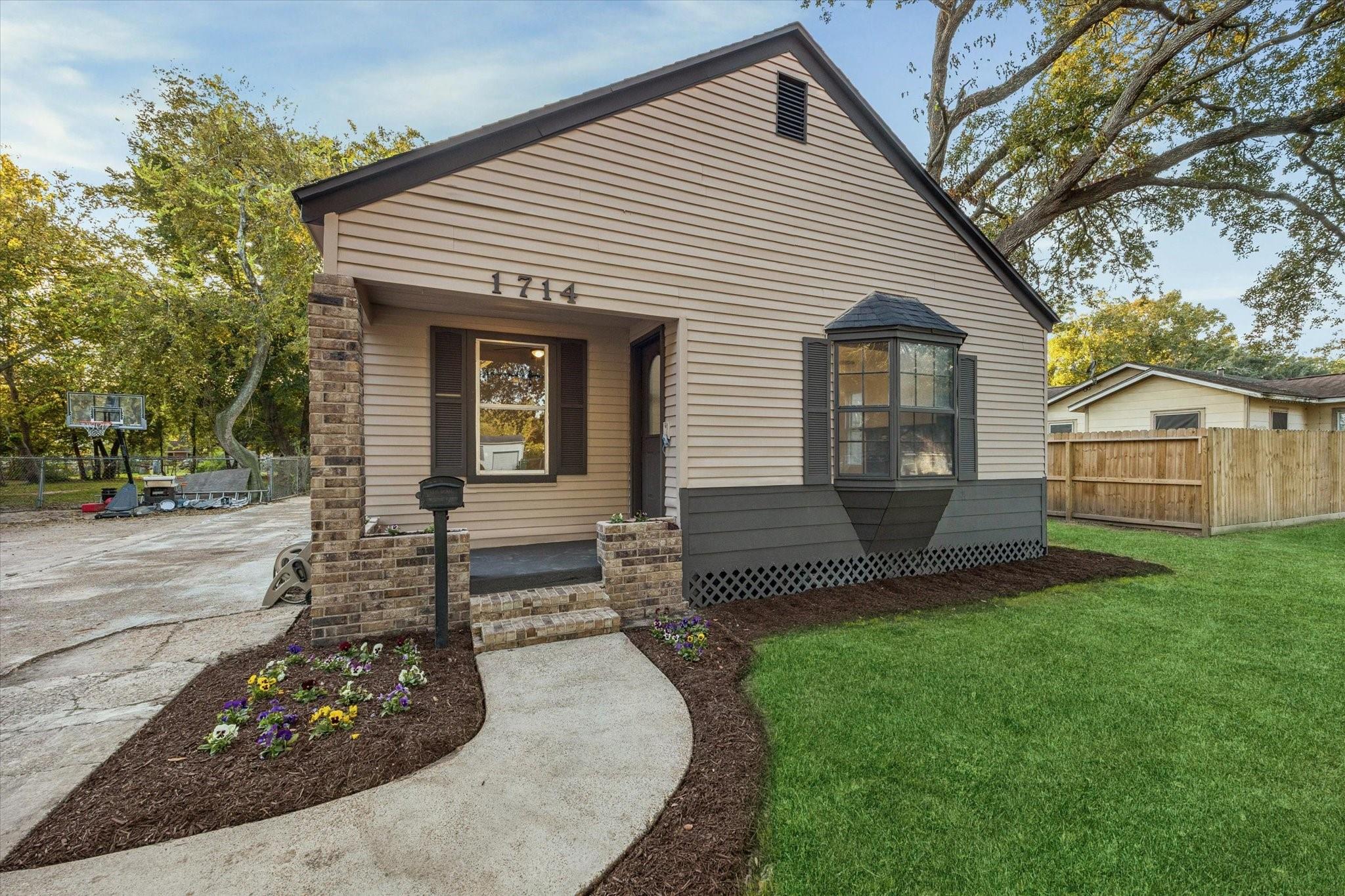 1714 Hawthorne Street