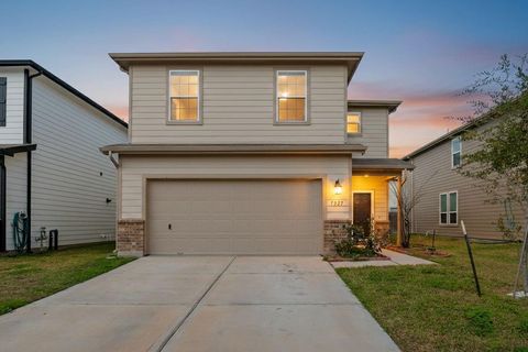 Homes For Sale - 7327 Madison Commons Lane<br/> Houston, TX 77075