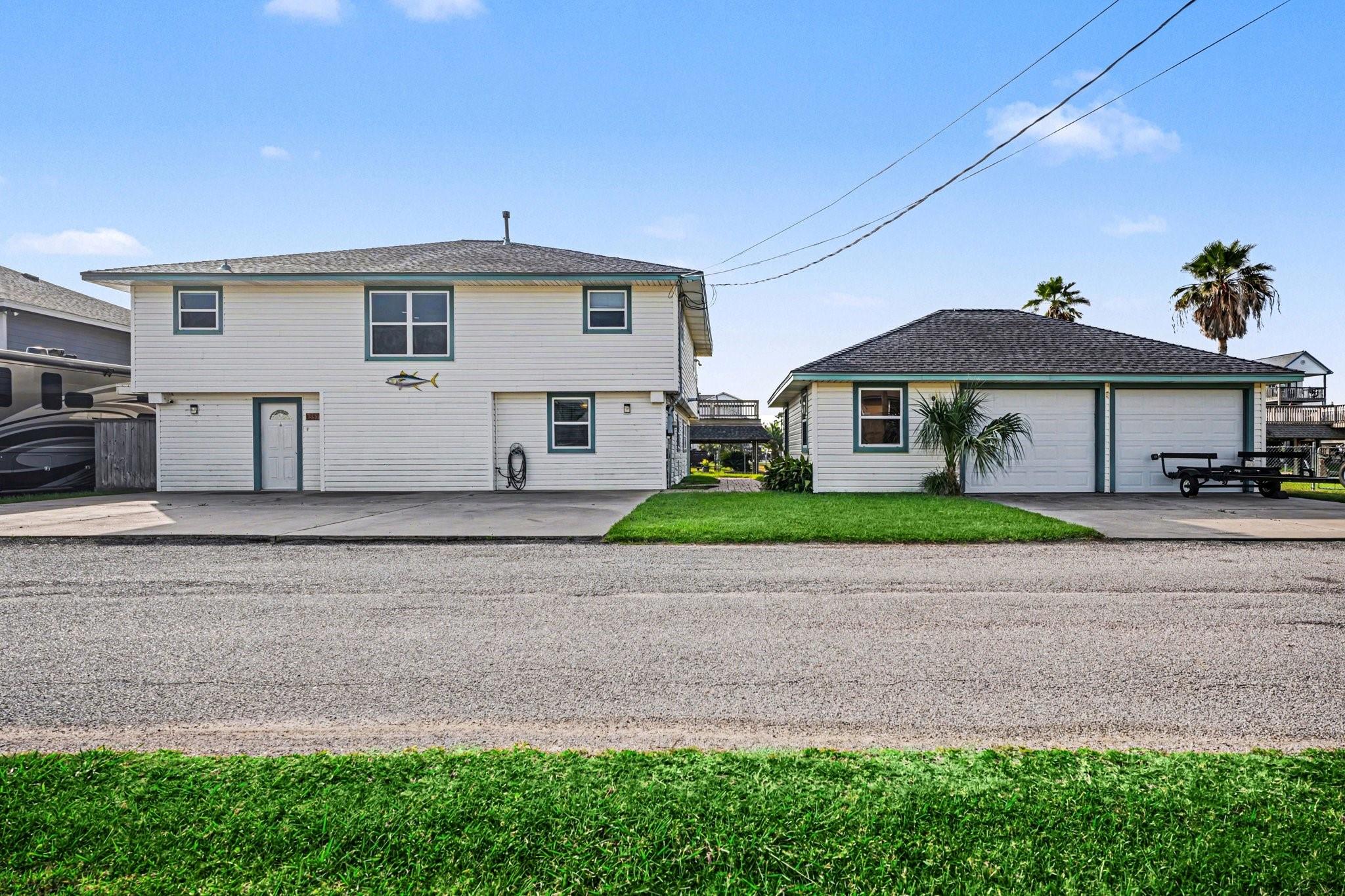 557 Pompano Street
