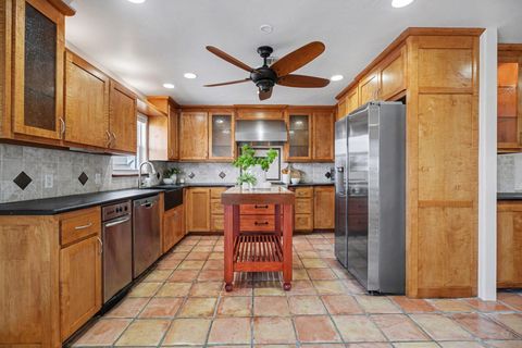 Tiny photo for 557 Pompano Street, Bayou Vista, TX 77563 (MLS # 91989133)