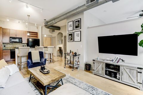 Photo of 1901 Post Oak Boulevard #3502, Houston, TX 77056 (MLS # 18278335)