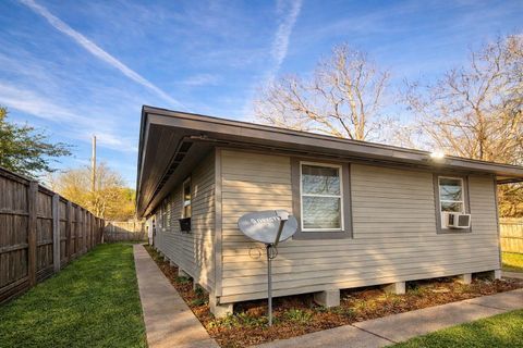 817 Church Street Crosby TX 77532