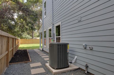 Tiny photo for 955 Ringold Street, Houston, TX 77088 (MLS # 17794641)