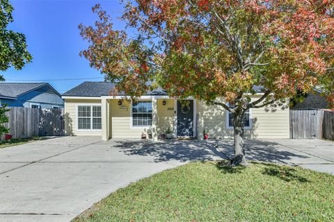 Photo of 3015 Fern Street, Pasadena, TX 77503 (MLS # 85197550)
