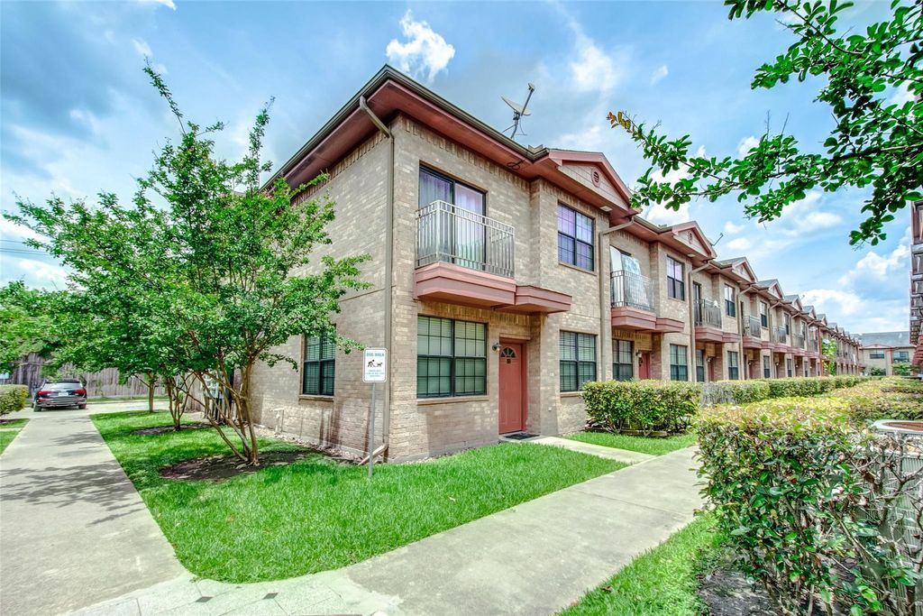 Photo of 9400 Bellaire Boulevard #202, Houston, TX 77036 (MLS # 19238532)