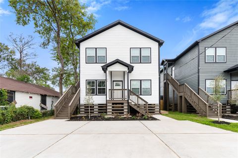 Photo of 1319 E 35th Street, Houston, TX 77022 (MLS # 98325129)