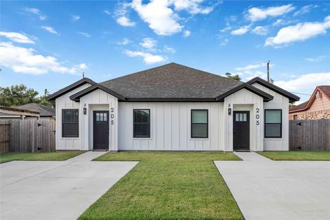 Photo of 205 Boldens Street #A, Houston, TX 77029 (MLS # 18217703)