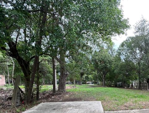 Vacant Land For Sale - 144 W Houston Avenue<br/> Pasadena, TX 77502