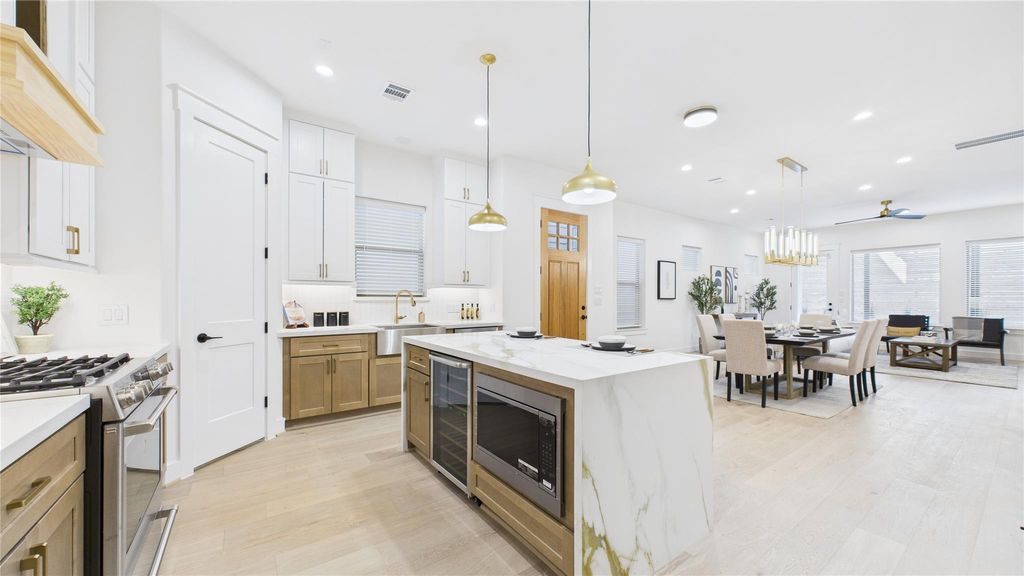 Photo of 5410 Nolda Street #B, Houston, TX 77007 (MLS # 81958753)