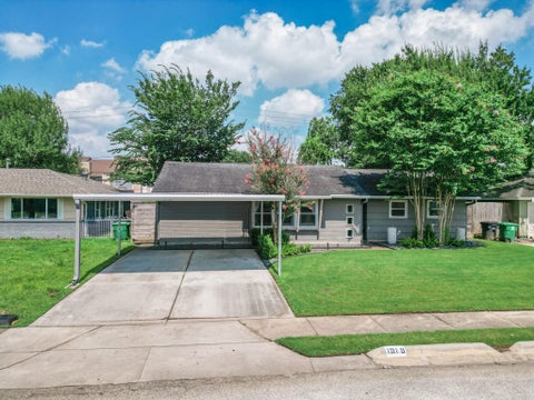 Photo of 1918 Huge Oaks Street, Houston, TX 77055 (MLS # 29365604)