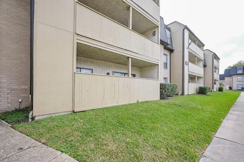 Photo of 8427 Hearth Drive Drive #2, Houston, TX 77054 (MLS # 49466683)