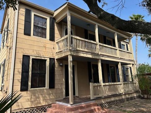 Photo of 1212 10th Street Street, Galveston, TX 77550 (MLS # 17515793)