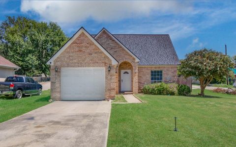 Photo of 531 S 2nd Street, La Porte, TX 77571 (MLS # 12669852) Photo of 531 S 2nd Street, La Porte, TX 77571 (MLS # 12669852)
