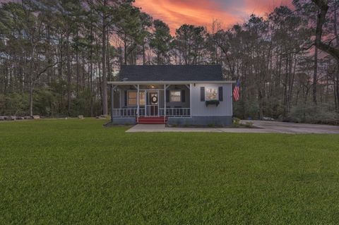 Photo of 727 Shoreline Drive, Trinity, TX 75862 (MLS # 27718828)