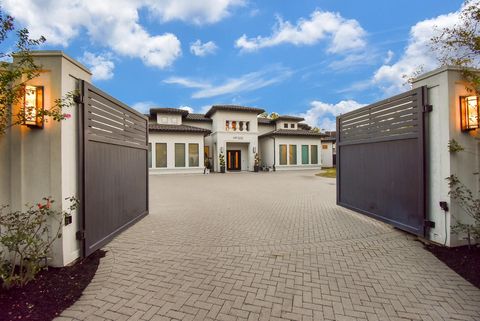 Photo of 32 E Shady Lane, Houston, TX 77063 (MLS # 25817252)