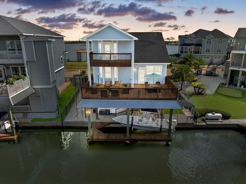 Photo of 413 Jeanie Lynne Circle, Tiki Island, TX 77554 (MLS # 46674204)