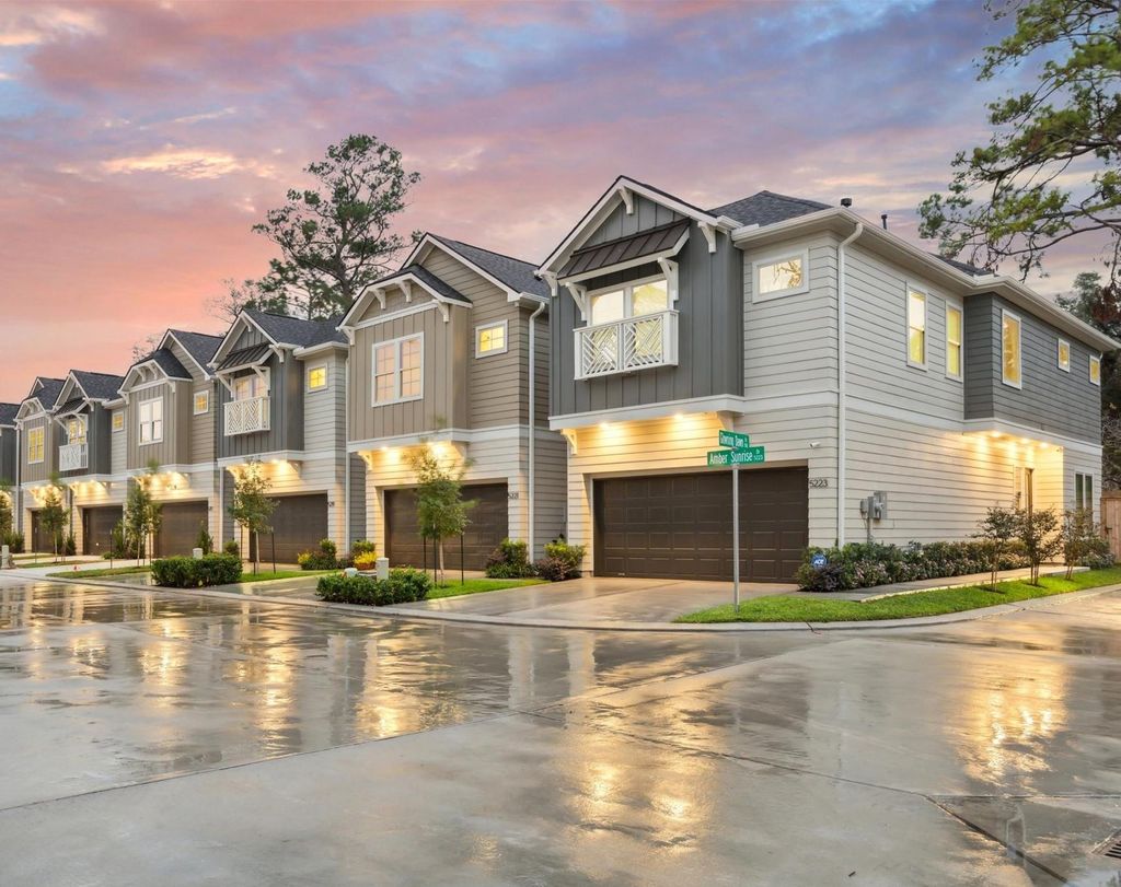 Photo of 5214 Amber Sunrise Drive Dr, Houston, TX 77018 (MLS # 45349361)