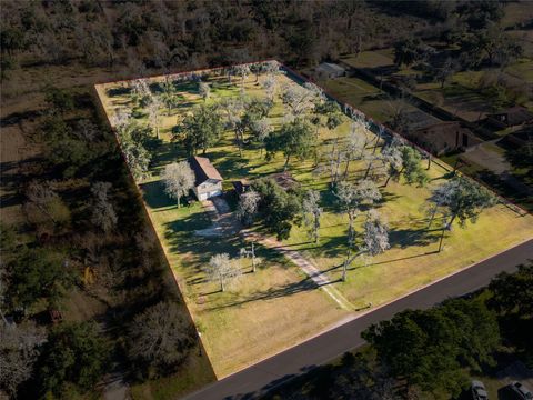 411 County Road 912a Brazoria TX 77422